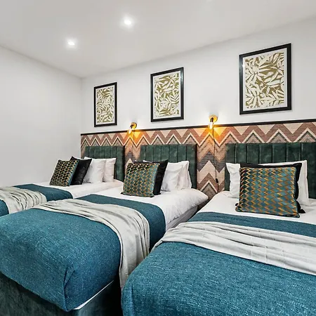 Classy Designer 4 Bed - Parking - Sleeps 13 *