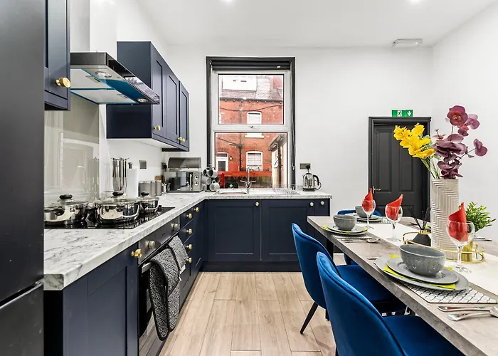 Designer 4 Bed House In - Sleeps 13 Leeds (West Yorkshire)