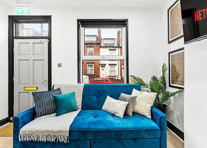 Designer 4 Bed House In - Sleeps 13 Leeds (West Yorkshire)