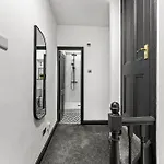 Designer 4 Bed House In - Sleeps 13 * Λιντς