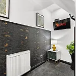 Designer 4 Bed House In - Sleeps 13 Σπίτι διακοπών *
