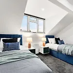 Designer 4 Bed House In - Sleeps 13 Σπίτι διακοπών *