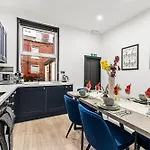 Designer 4 Bed House In - Sleeps 13 Λιντς