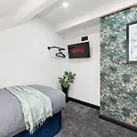 Σπίτι διακοπών Designer 4 Bed House In - Sleeps 13 Λιντς