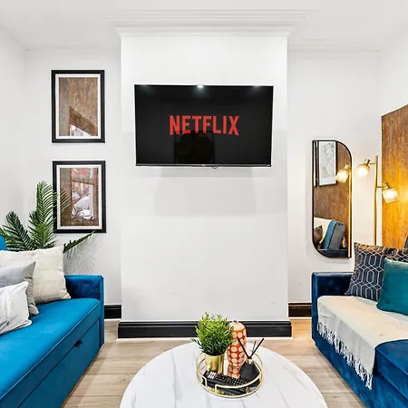 Designer 4 Bed House In - Sleeps 13 펜션 *