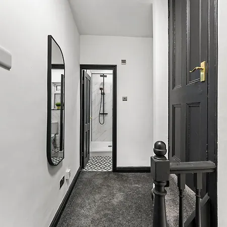 Designer 4 Bed House In - Sleeps 13 * 리즈