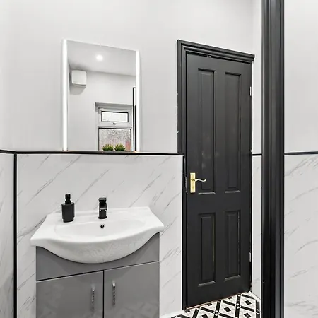 펜션 Designer 4 Bed House In - Sleeps 13