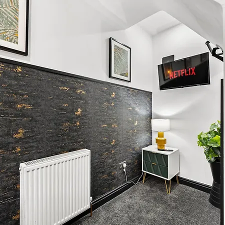 Designer 4 Bed House In - Sleeps 13 펜션 *