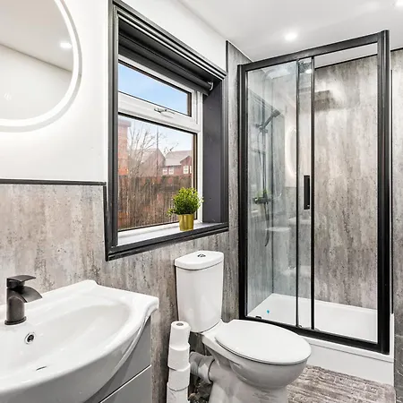 Designer 4 Bed House In - Sleeps 13