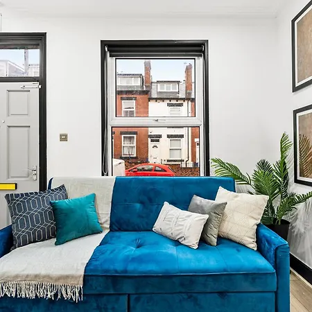 Designer 4 Bed House In - Sleeps 13 리즈