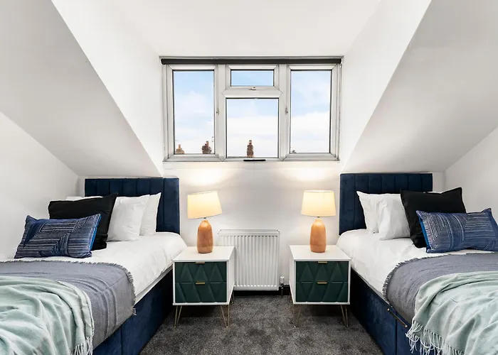 Designer 4 Bed House In - Sleeps 13 別荘