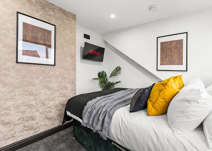 Designer 4 Bed House In - Sleeps 13 別荘