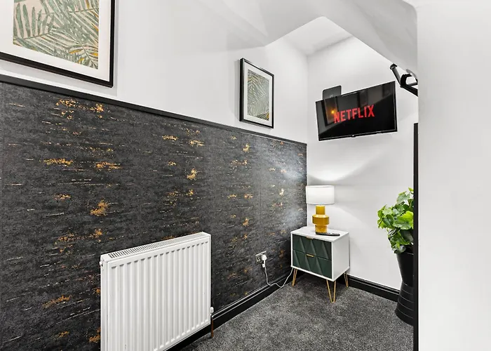 Designer 4 Bed House In - Sleeps 13 別荘 *