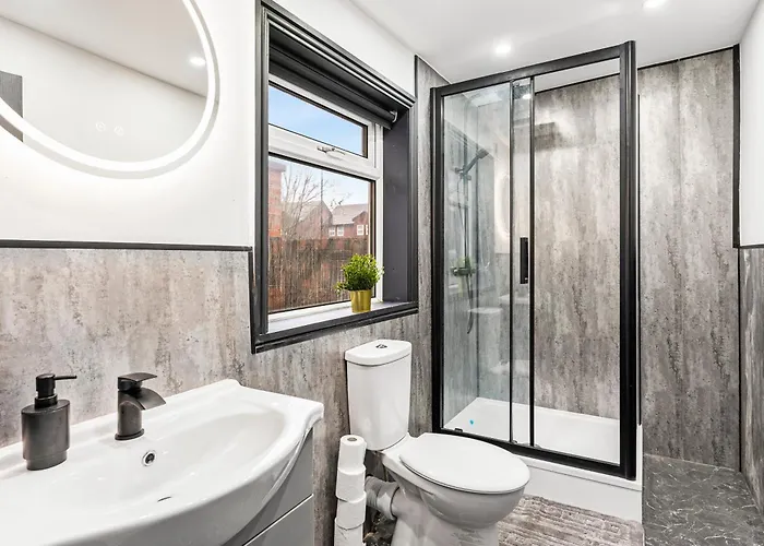 Designer 4 Bed House In - Sleeps 13