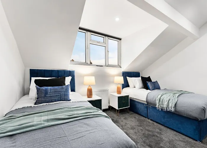 Designer 4 Bed House In - Sleeps 13 別荘 *