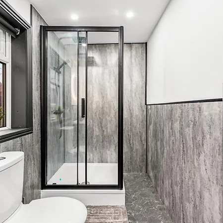 Semesterbostad Designer 4 Bed House In - Sleeps 13 Leeds (West Yorkshire)