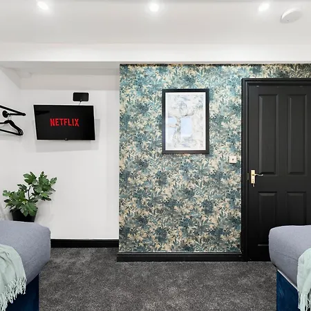 Designer 4 Bed House In - Sleeps 13 Semesterbostad