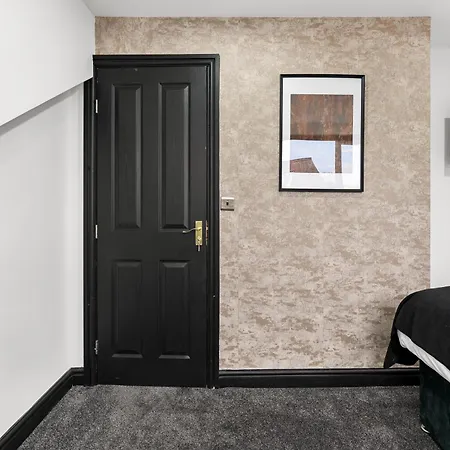 Designer 4 Bed House In - Sleeps 13 Semesterbostad Leeds (West Yorkshire)