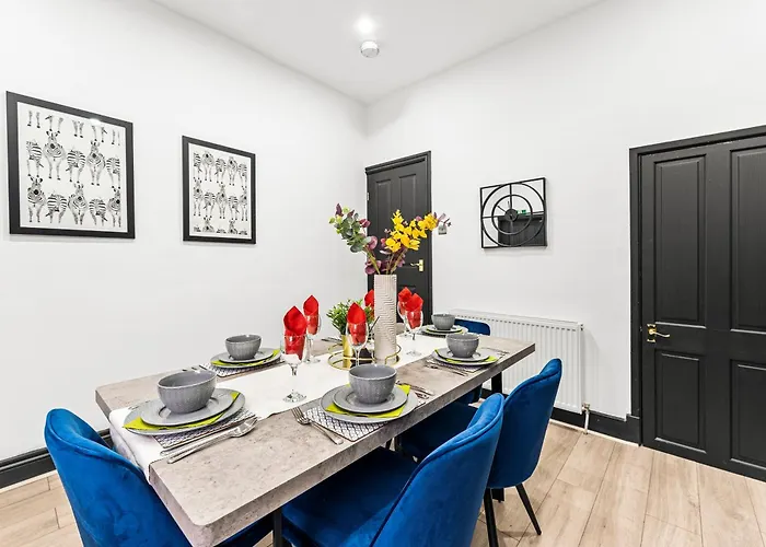 Designer 4 Bed House In - Sleeps 13 Будинок відпочинку